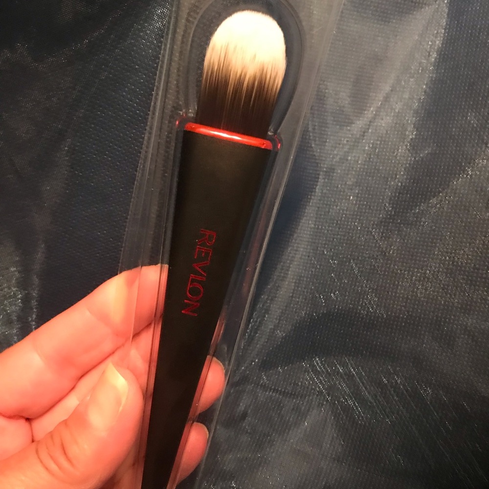 Revlon foundation brush sealed package